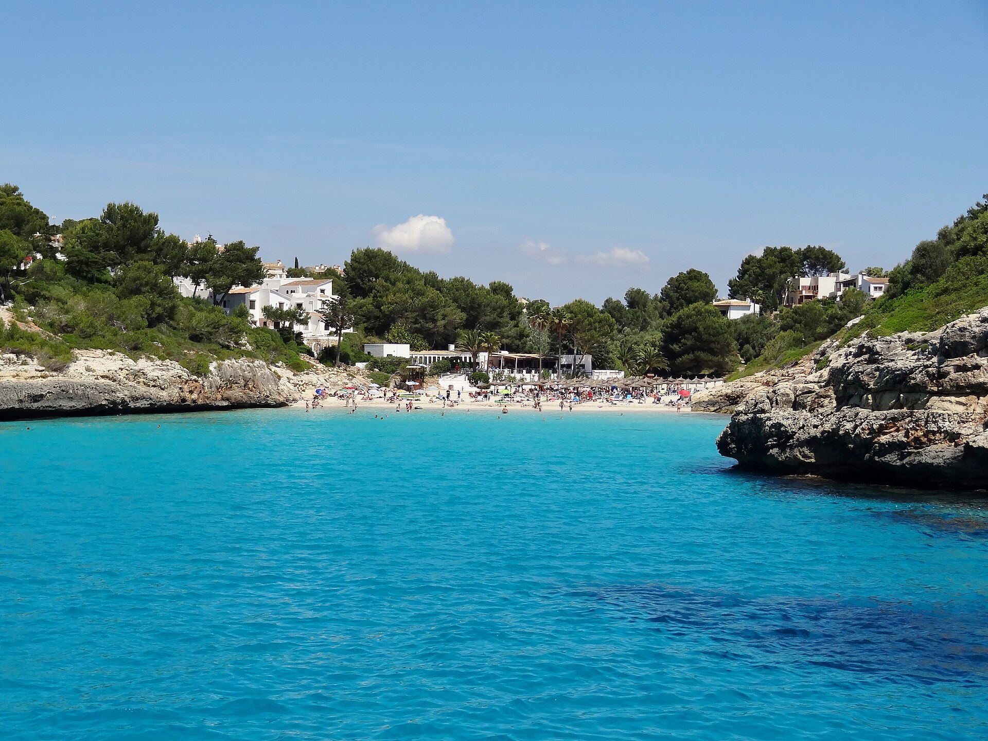 Arena y agua de Cala Anguila