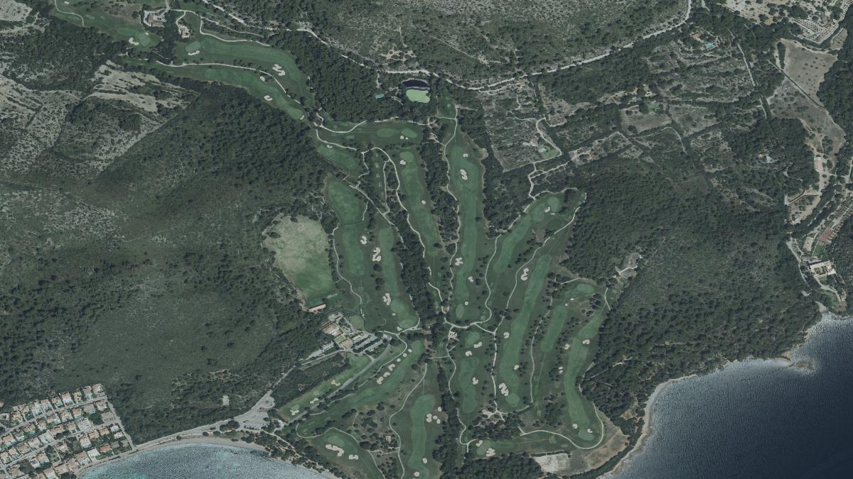 Vista aérea de Club de Golf Alcanada y su entorno